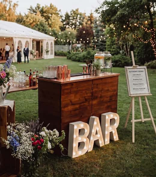 Mobilny drink bar z obsługą barmańską