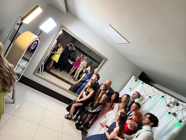 Magiczne lustro selfie na jubileuszu we Wrocławiu