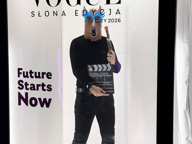 Goście na okładce magazynu podczas gali we Wrocławiu