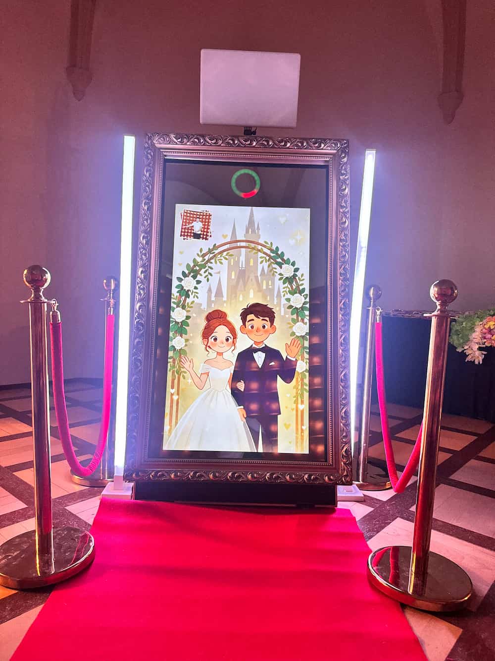FotoLustro — eleganckie lustro do zdjęć z interaktywnymi animacjami na weselu